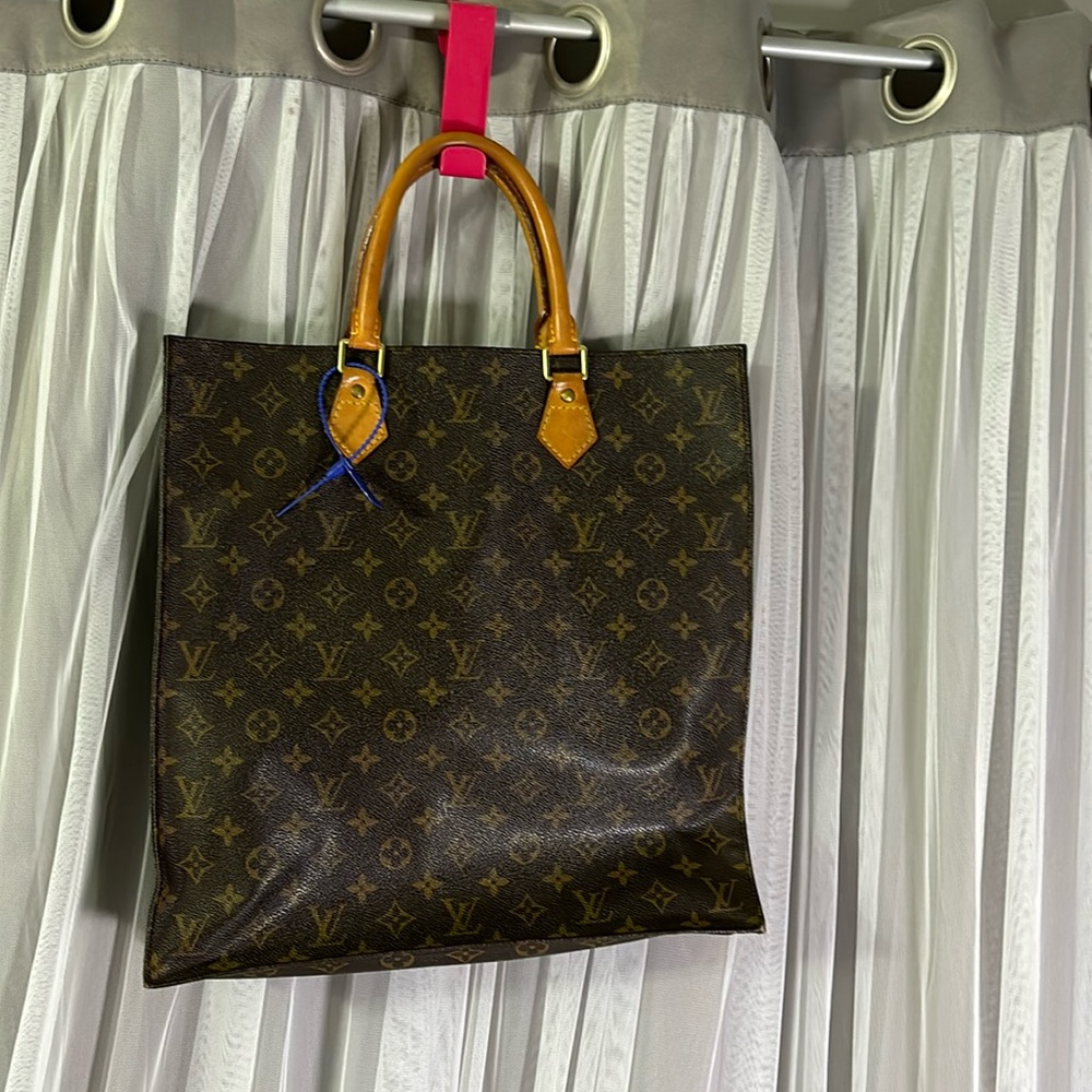 Louis Vuitton tote, rolled handles. Open top.